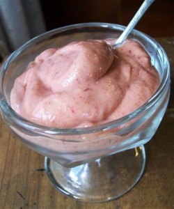 Raw Creamy Strawberry Pudding