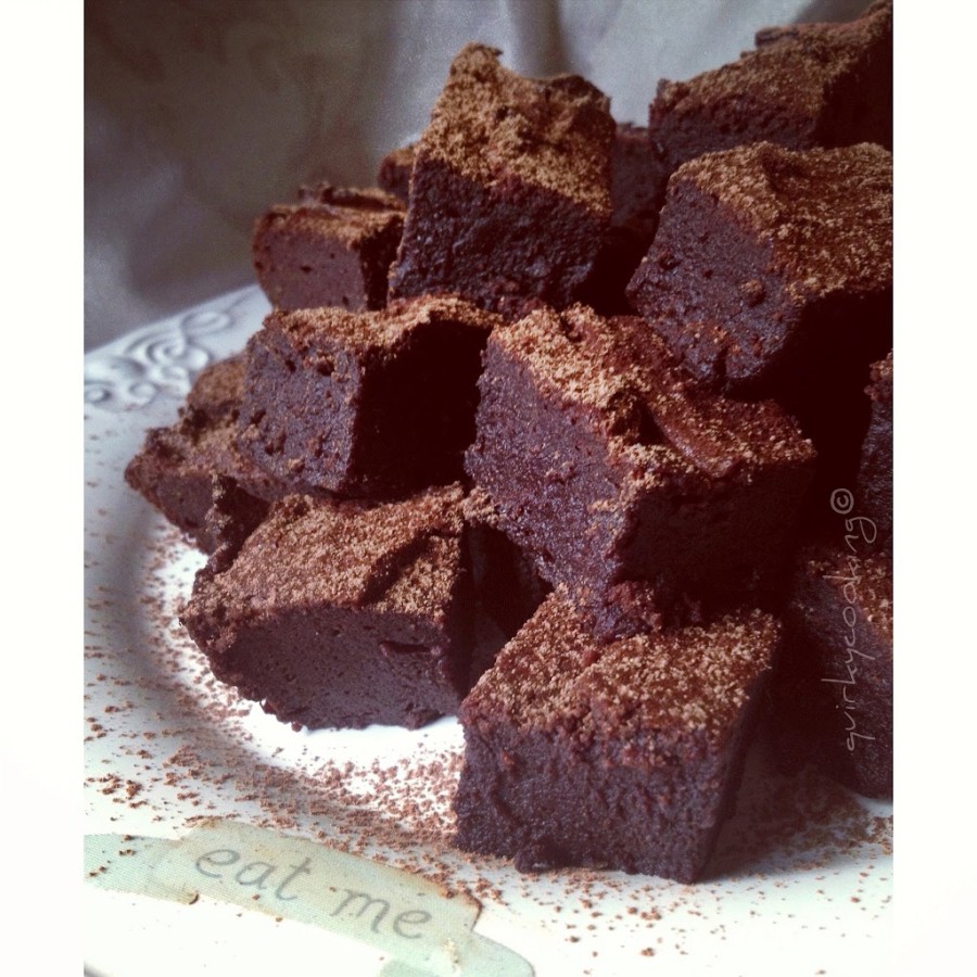 Gooey Flourless Fudge Brownies {with Video} - Quirky Cooking